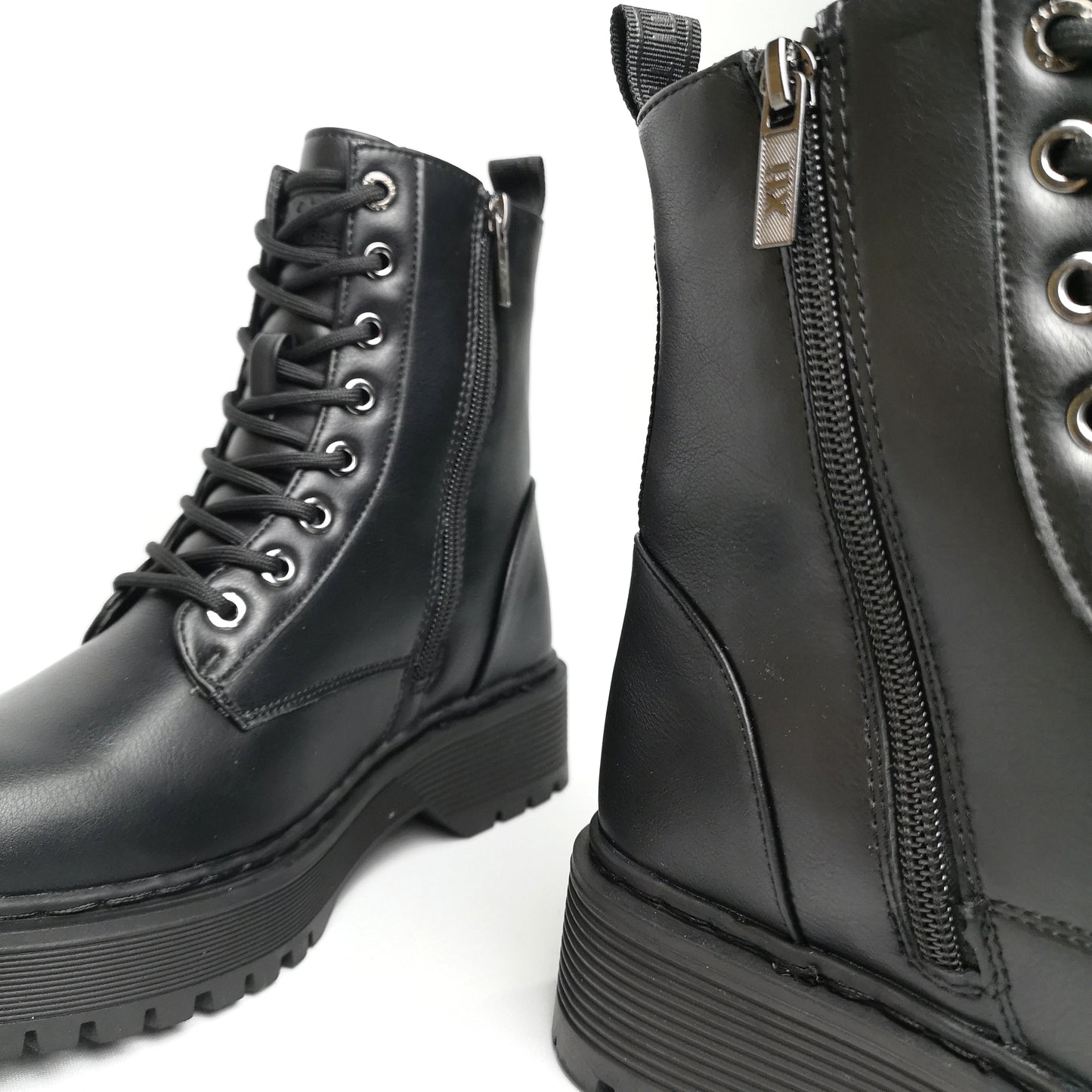 Botas Cordones - Negro- XTI